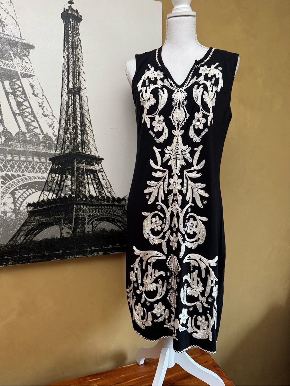 Chelsea & Theodore Black Sleeveless Sheath Dress with White Embroidery
